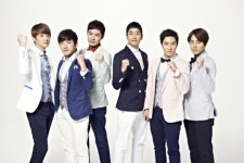 신화, 치킨매니아 전속모델로 3년 연속 활약하게 돼