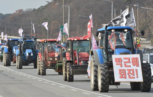 농민 상경행진으로 인한 남태령고개 대치…윤석열 대통령 구속 촉구 계속(iterative)