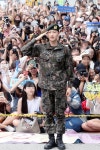 슈퍼주니어 은혁 제대, 이특‧신동‧예성‧동해 마중 “팬들 와줘서 감사”
