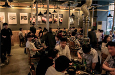 뜨는 프랜차이즈 고깃집 창업 아이템 숙달돼지 “높은 고객 만족도…지점별 매출 성과로 이어져”