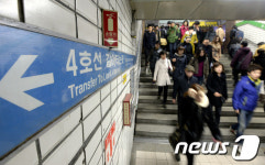 4호선 사당역 신호장애로 지연 운행 출근길 시민들 큰불변