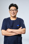 얼어붙은 거리에서 넘어졌다면, 허리부터 살피세요