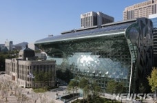 [코로나19]서울시청 직원 확진, 본청사 또 폐쇄