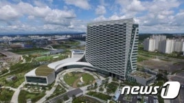 [단독] 개혁 첫발 LH 혁신위원회 출범…위원장은 김준기 서울대 교수