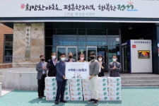 카지노 재활프로그램 참가자가 직접 농사지은 감자 고한읍사무소에 전달