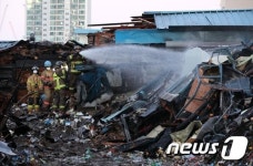 청량리시장 화재로 점포 10여곳 불타…인명피해는 없어