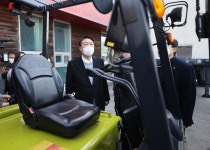 월마트·아마존 누비는 수소지게차 …한국 도입 빨라진다