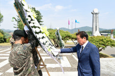 횡성군, 한국전 참전 네덜란드군 참전 기념비 추모행사