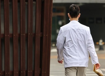 전공의 사직 처리 시한 종료…정부, 비복귀자 처분 등 '고심'