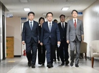 일정 취소, 긴급 회의…정부부처도 비상근무