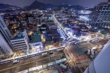 D-1 전운 감도는 헌재 앞…은행도 임시 휴업, 보안 강화