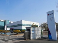 LG화학, 익산 의약품 공장 증설 재개 언제쯤