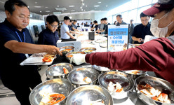 치솟는 점심값에 단체급식 뜬다…이색 구내식당으로 차별화
