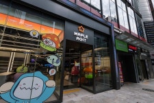 [르포]핑크빈 딸기라떼는 무슨 맛?…강남 핫플 메이플 아지트 가보니