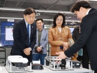 박영선 전 장관, 전북 피지컬AI 현장을 가다