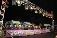 울긋불긋 벚꽃 향 사이로 피어난참살이 향