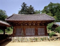 연꽃 있던 곳에 자리한 커다란 절 바위 위에 꽃 피었다 는 화암사 일지도