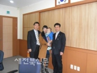 무풍면 발전협의회 출생기념 통장 전달