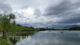 30년 세월 뛰어넘은 정 맹목적인 반일감정 접어야