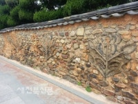 이름조차 희미한 추억 속 고향집 기억은 저마다 한 채의 집을 짓는다