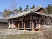 묻지도 않는 손님맞이 밥상에 가난한 선비도 살찌우던 요교정사