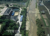 천 년의 역사를 사뿐사뿐 달밤에 거니는 사랑의 다리 지나 어머니 향한 효심 깃든 공간으로