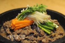 국내산 한우 사용 뒷맛 깔끔 24시간 고아내 깊은 맛 일품