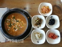 전통음식의 맛과 영양을 그대로 정직한 어머니의 손맛 어린 보글보글 청국장 맛 일품