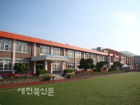 꽃이 피면 은은한 향기 머금은 이팝나무, 꽃잎 하나하나 뜸이 든 쌀알처럼
