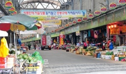 쓸쓸한 전통시장 거리