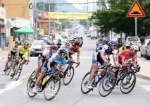 대표 관광지 무주서 힘차게 밟아보자