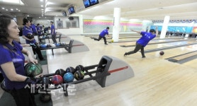 짜릿한 스트라이크 한방! 볼링 매력에 빠진 사람들~
