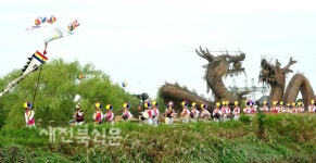 `쌍용의 기운 받아 축제 성공을 빕니다