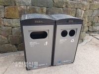 한옥마을에 태양광 압축쓰레기통 설치