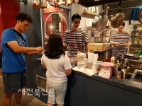 군산 공설시장 청년몰, 청년 상인 육성만이 살길이다
