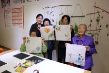 어르신들의 일상과 소소한 행복을 담은 `내 생의 봄날 행복한 동행