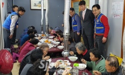 중화산2동 e석쇠한판, 독거노인께 대접