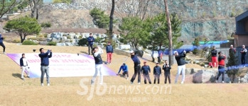 봄 햇살 가른 통쾌한 샷