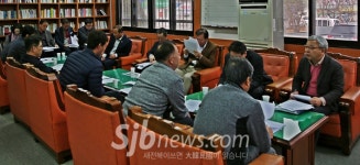 낮은 자세, 배우는 마음으로 소통하는 열린 정치