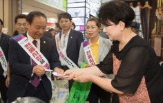 군산시의회, 추석맞이 장보기 행사