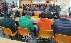 무주우체국 임직원, 무주종합복지관 배식봉사