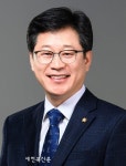 현역 불패 입증…안호영, 유희태 꺾고 본선행