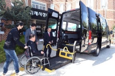 국제라이온스협회, 김제시장애인종합복지관에 쏠라티 특장차 기증