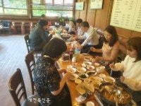 완주군 직원들, 동상면 찾아 경제 살리기 동참