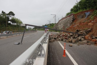 오산시 옹벽 붕괴로 사망한 차량 운전자, 경찰 압수수색 진행중