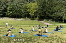 덕유산국립공원 숲속 힐링 요가 프로그램 운영