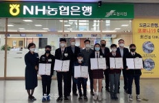 농협은행 전북도청지점, 농협사랑 장학증서 수여식가져