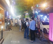 코로나 잊은 청춘들…거리두기는 ‘뒷전’