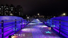 정읍시, 정읍천 죽림폭포 인근 인도교에 은하수 경관조명 야간 볼거리로 인기