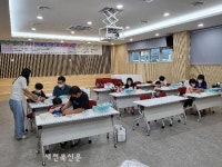 장수군립도서관, ‘부모와 함께 로봇 체험’ 성황